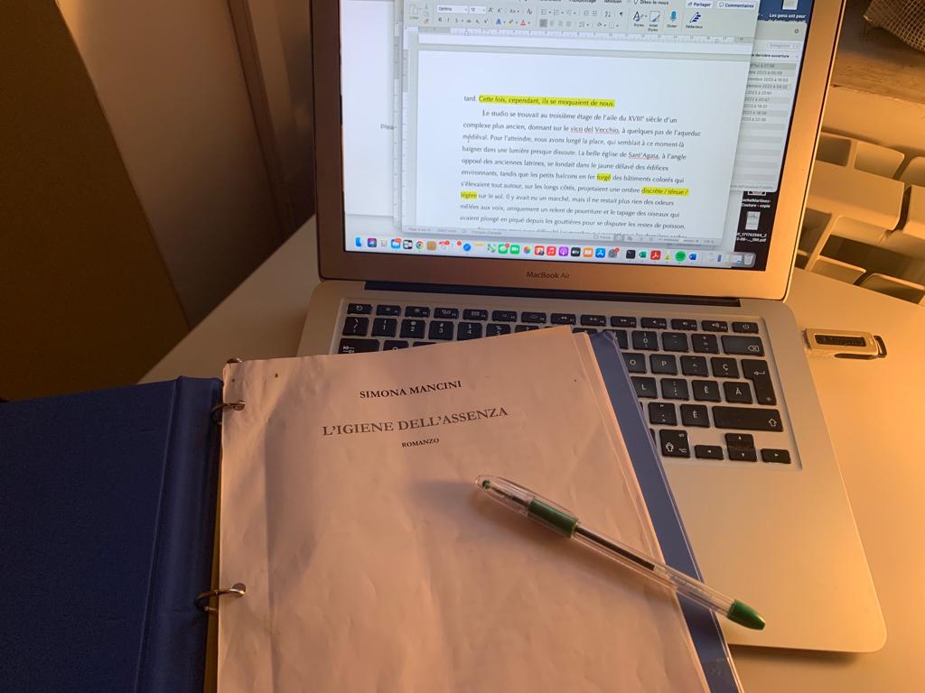 Dans les coulisses (lavori in corso&hellip;di traduzione)