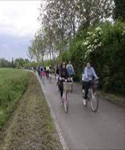 Acque in biblioteca e pedalata ecologica