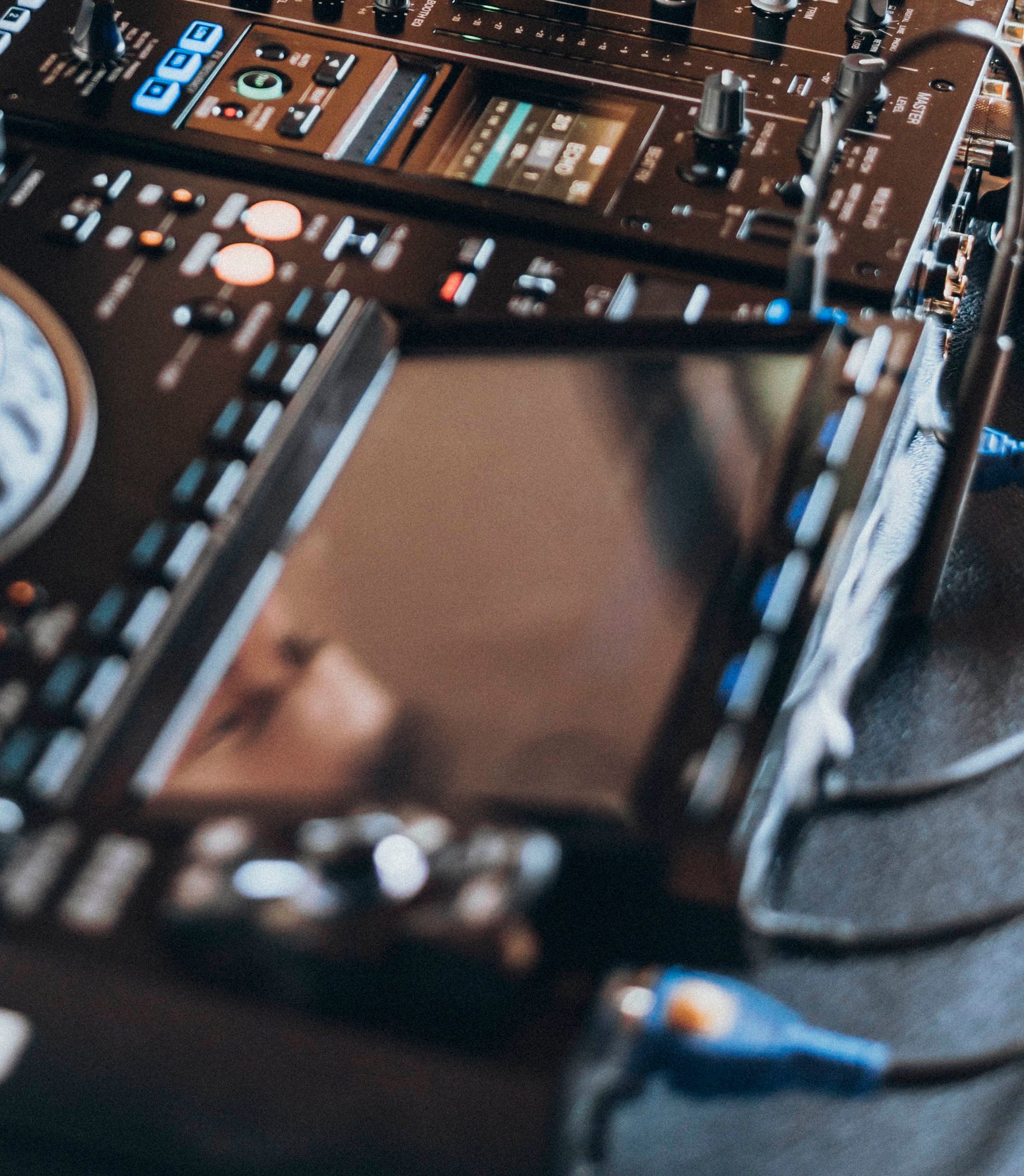 SCOPRIAMO INSIEME LA MUSICA ELETTRONICA