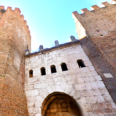 Porta Tiburtina e le Mura Aureliane a San Lorenzo: luoghi della memoria